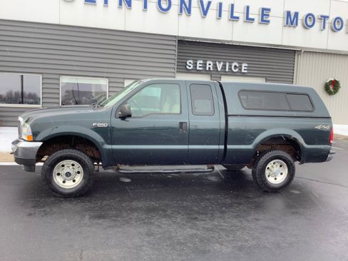 Used 2004 Ford F250 XLT image 2