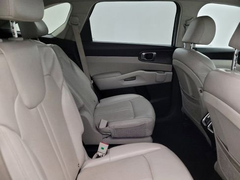 Used 2023 Kia Sorento EX AWD/4WD image 19