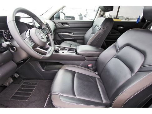 Used 2024 Nissan Pathfinder SL w/ SL Premium Package image 6