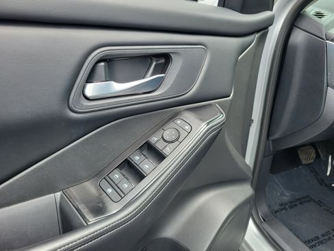 Certified 2025 Nissan Rogue SV AWD/4WD image 27