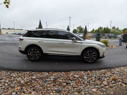 Used 2023 Lincoln Corsair Reserve w/ Equipment Group 201A image 6