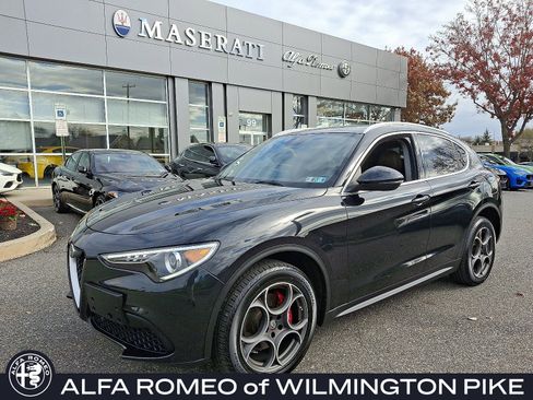 Used 2018 Alfa Romeo Stelvio Ti image 1