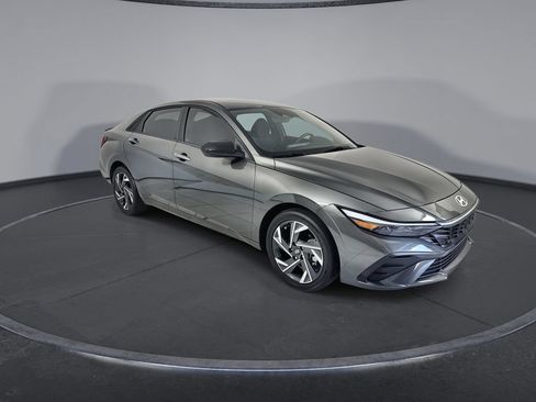 Certified 2025 Hyundai Elantra SEL FWD image 2