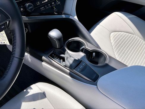 Used 2022 Toyota Camry SE FWD image 18