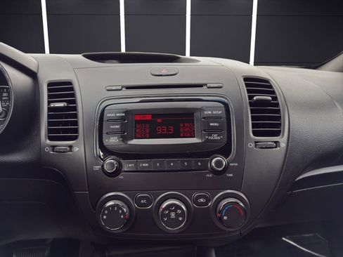 Used 2017 Kia Forte LX image 18