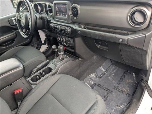 Used 2021 Jeep Gladiator Willys image 20