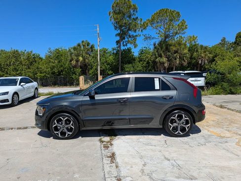Certified 2025 Kia Niro EX Touring FWD image 4