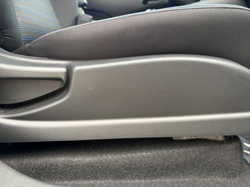 Used 2025 Nissan Leaf S FWD image 31