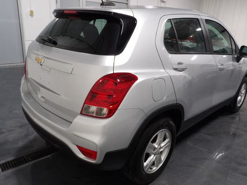 Used 2021 Chevrolet Trax LS FWD image 4