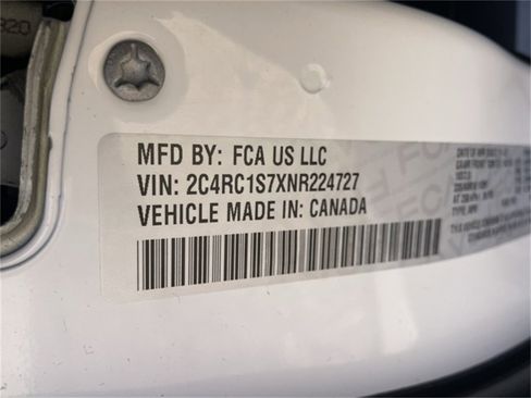 Certified 2022 Chrysler Pacifica Limited w/ Uconnect Theater Family Group image 33