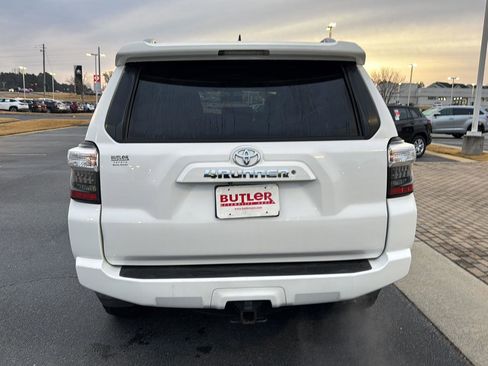 Certified 2018 Toyota 4Runner SR5 image 4