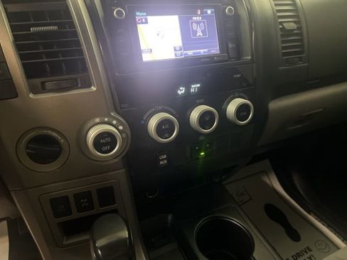 Used 2015 Toyota Sequoia SR5 image 32