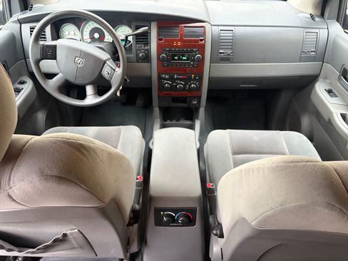 Used 2005 Dodge Durango SLT w/ Interior Convenience Group AWD/4WD image 16