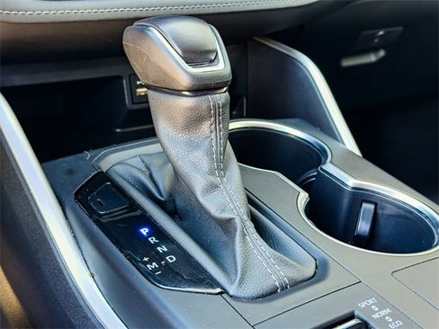 Used 2024 Toyota Highlander LE image 23