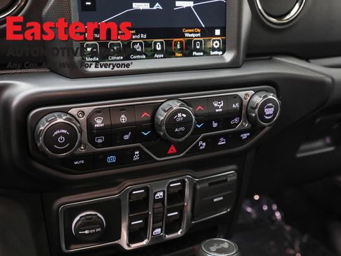 Used 2022 Jeep Wrangler Unlimited Sahara image 20