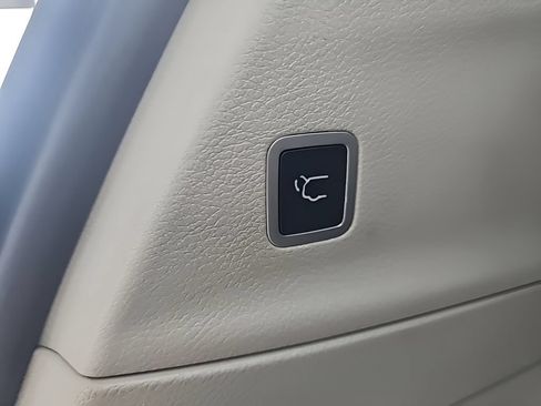 Used 2024 Chrysler Pacifica Touring-L FWD image 33