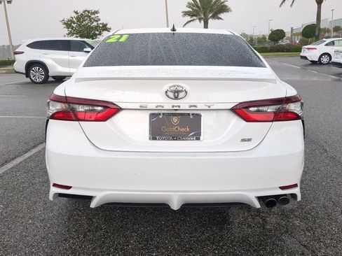 Used 2021 Toyota Camry SE w/ Convenience Package FWD image 5
