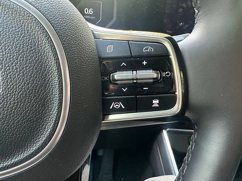 Used 2025 Kia Carnival SX Prestige FWD image 9