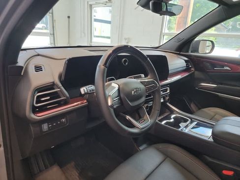 Used 2024 Chevrolet Traverse Z71 w/ Enhanced Driving Package AWD/4WD image 10