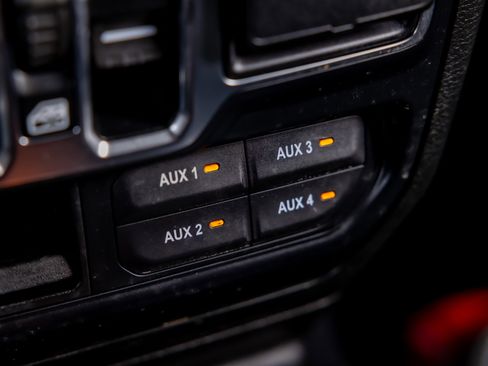 Used 2019 Jeep Wrangler Unlimited Sahara image 24