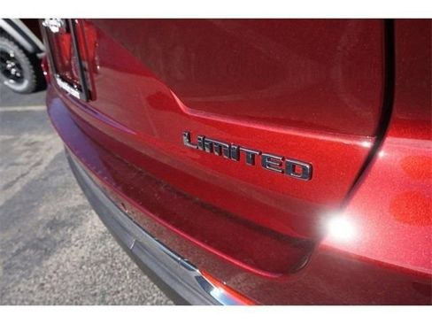New 2023 Jeep Grand Cherokee Limited w/ Luxury Tech Group II AWD/4WD image 7