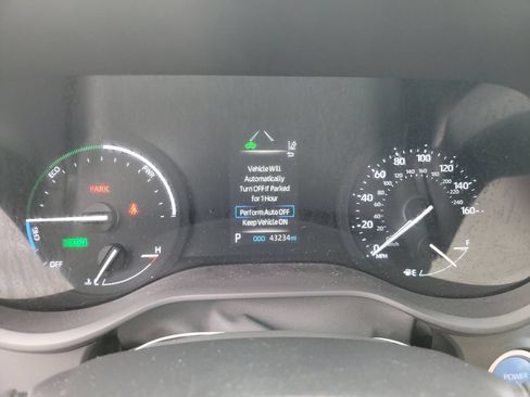 Used 2024 Toyota Sienna LE AWD/4WD image 2