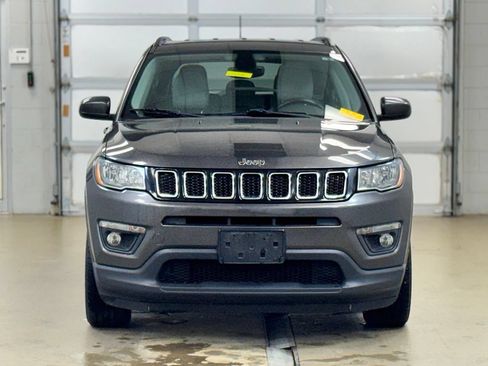 Used 2018 Jeep Compass Latitude w/ Popular Equipment Group AWD/4WD image 2