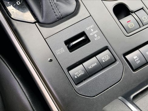 Used 2020 Toyota Highlander XLE AWD/4WD image 31