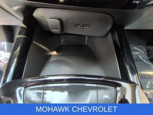Used 2025 Chevrolet Trax LT w/ LT Convenience Package FWD image 35