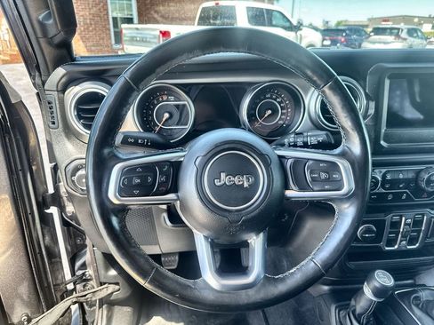 Used 2020 Jeep Wrangler Unlimited Sahara w/ LED Lighting Group AWD/4WD image 14