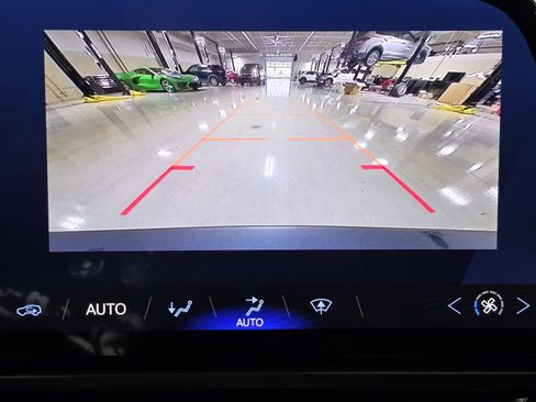 Used 2025 Chevrolet Equinox EV LT image 28