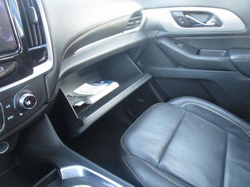 Used 2020 Chevrolet Traverse LT w/ LT Premium Package image 15