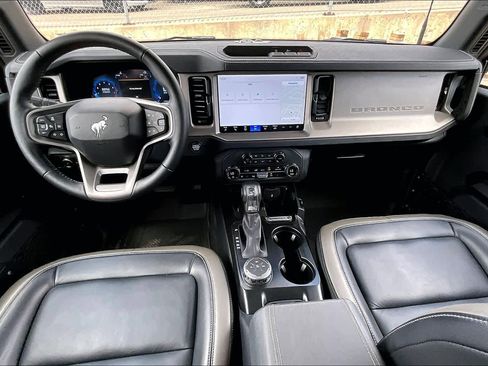 Used 2025 Ford Bronco Outer Banks image 19
