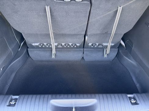 New 2024 Chrysler Pacifica Limited w/ Uconnect Theater Family Group image 18