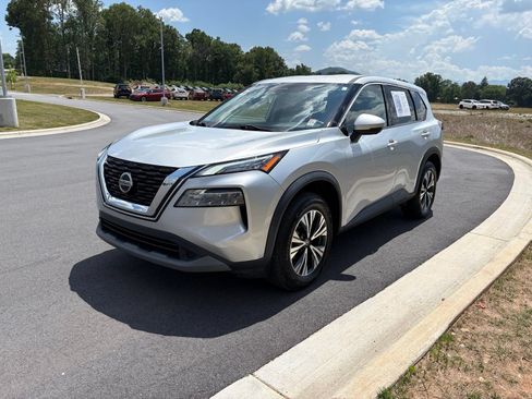 Used 2021 Nissan Rogue SV AWD/4WD image 3