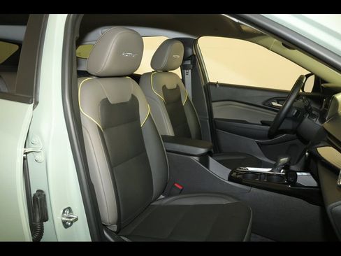 Certified 2025 Chevrolet Trax ACTIV w/ Driver Confidence Package FWD image 28