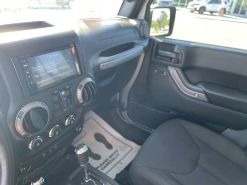 Used 2017 Jeep Wrangler Unlimited Sport w/ Quick Order Package 24S AWD/4WD image 13