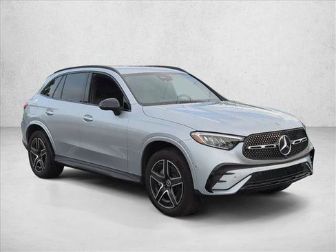 Used 2024 Mercedes-Benz GLC 300 4MATIC image 3