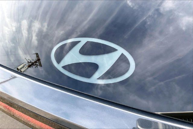 Certified 2025 Hyundai Tucson Limited AWD/4WD image 16