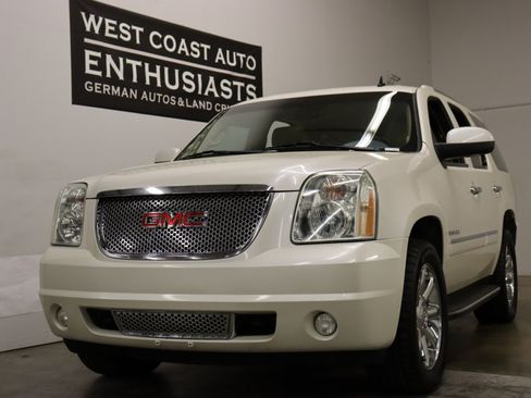 Used 2011 GMC Yukon Denali AWD/4WD image 6