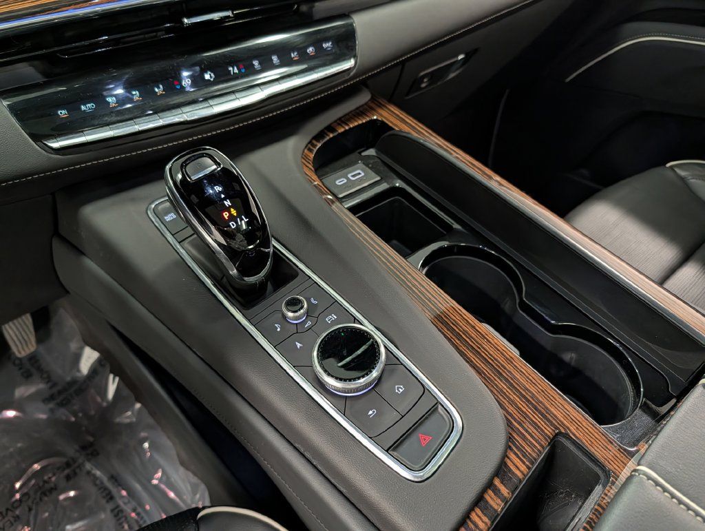 Used 2024 Cadillac Escalade Premium Luxury w/ Performance Package AWD/4WD image 17