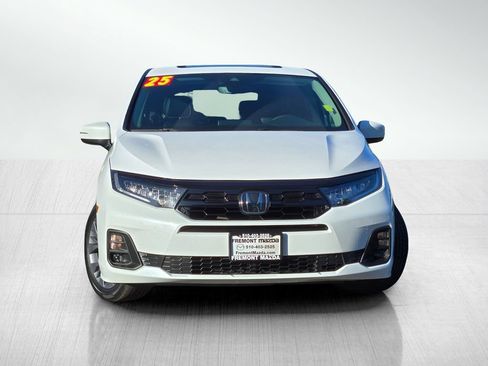Used 2025 Honda Odyssey Touring image 2