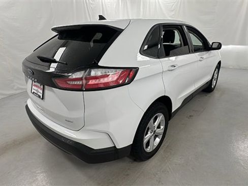Used 2024 Ford Edge SE image 3