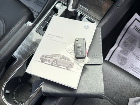 Used 2018 Volkswagen Passat 2.0T SE image 48