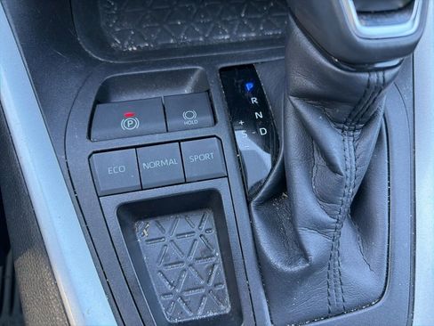 Used 2022 Toyota RAV4 XLE Premium image 13