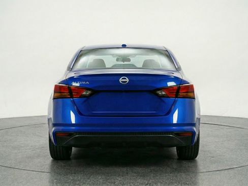 Used 2025 Nissan Altima 2.5 SV FWD image 7
