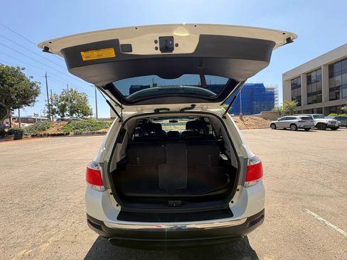Used 2012 Toyota Highlander SE FWD image 22