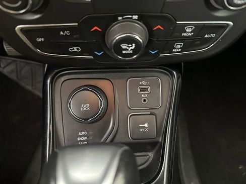 Used 2021 Jeep Compass Latitude w/ Sun and Sound Group AWD/4WD image 18