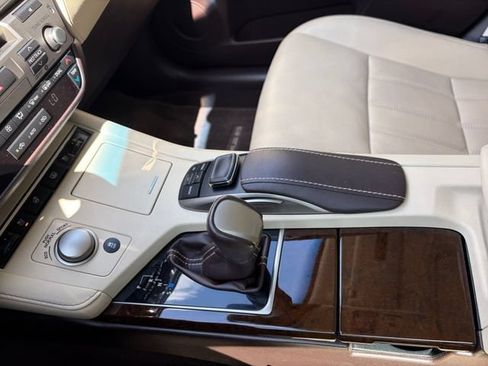 Used 2018 Lexus ES 350 w/ Luxury Package w/Wood Trim FWD image 25