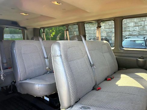 Used 2025 Chevrolet Express 3500 LT w/ LT Preferred Equipment Group RWD image 8